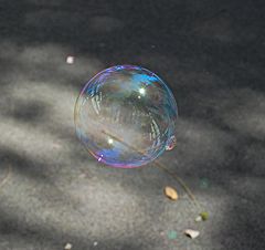 Archivo:Soap bubble green back