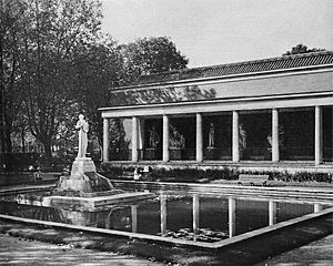 Archivo:MBBAA Atrio edificio antiguo