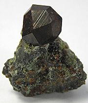 Archivo:Andradite-172390